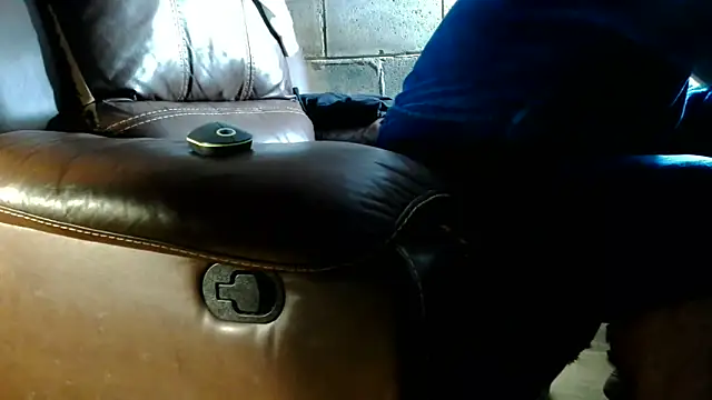 Luv2SuckBWC92 online show from December 21, 9:52 pm