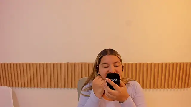 OliviaSweett online show from May 20, 6:49 pm
