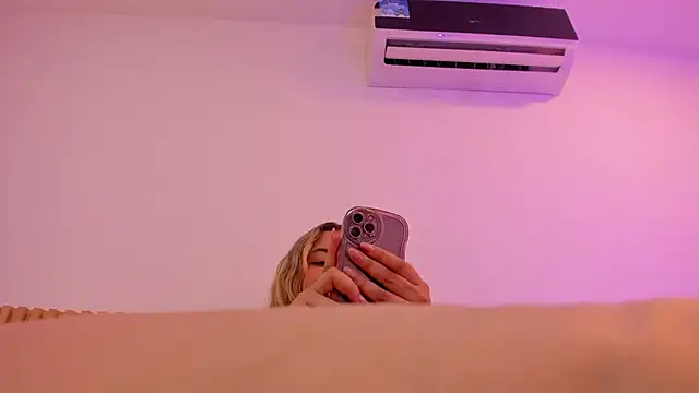 OliviaSweett online show from May 7, 8:45 pm