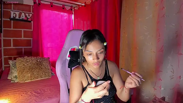 MelanyOconner online show from October 27, 3:07 pm