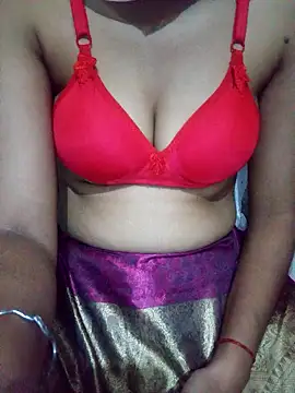 Snapshot of LAKSHMI_B chatting on September 19, 1:04 am LAKSHMI B online show from September 19, 1:04 am