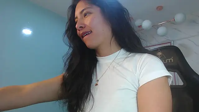 victoria hernandez t  online show from May 25, 1:21 pm