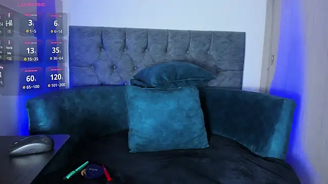 SafiroBlake online show from September 26, 3:37 am