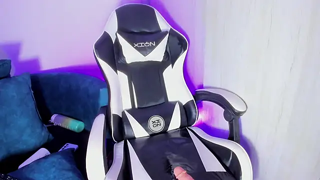 SafiroBlake online show from October 20, 5:43 am