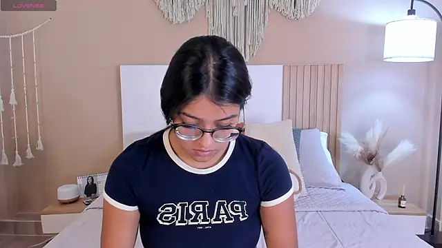 Camila Bustamante online show from May 2, 4:32 pm