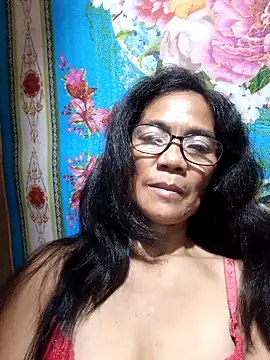 Snapshot of ImYourWoman_55 chatting on October 18, 8:50 am ImYourWoman 55 online show from October 18, 8:50 am