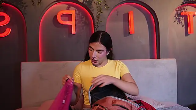 Ariaa Isabell online show from May 20, 6:38 pm