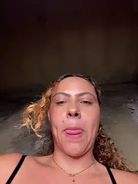 Chloe Leaozinho online show from May 10, 8:44 pm