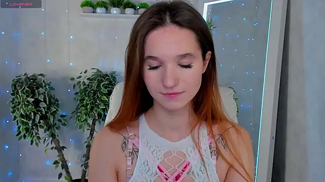 Eva Hollowey online show from October 20, 9:34 am