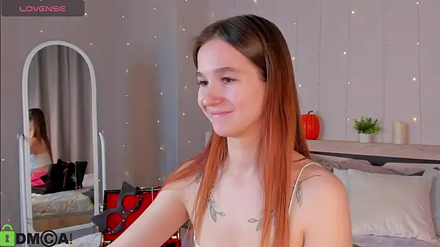 Eva Hollowey online show from November 2, 10:18 am