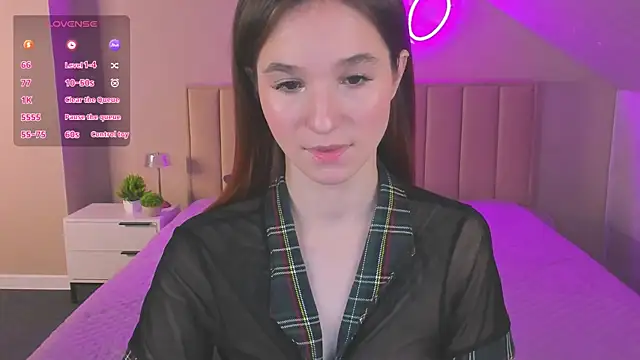 Eva Hollowey online show from November 14, 10:59 am