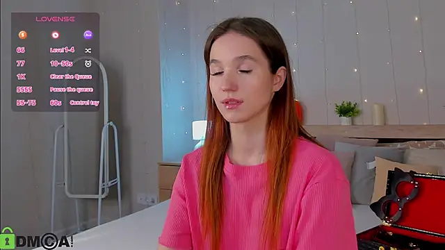 Eva Hollowey online show from October 26, 10:00 am