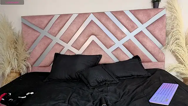 ashly jones  online show from February 12, 4:36 am