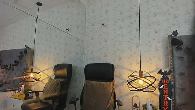 Aprilwatson online show from October 21, 7:40 pm