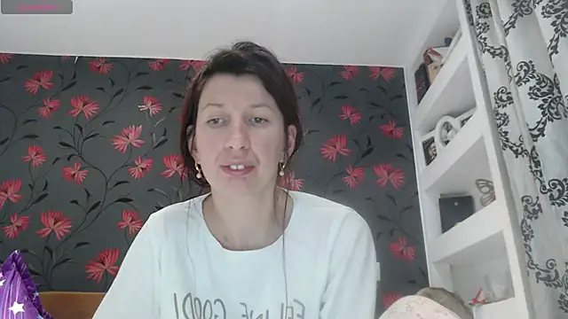 RosieHayes online show from April 4, 7:34 pm