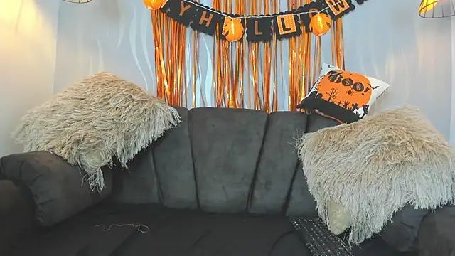 karla-cooper online show from October 23, 8:04 pm