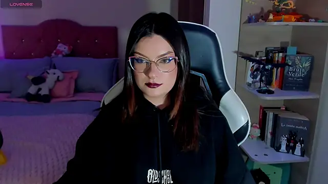 OphelianaRose33 online show from March 26, 10:11 pm