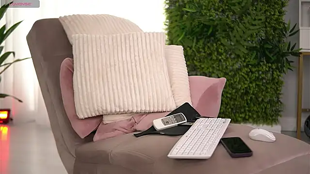 FreyaHeart online show from January 19, 7:15 am