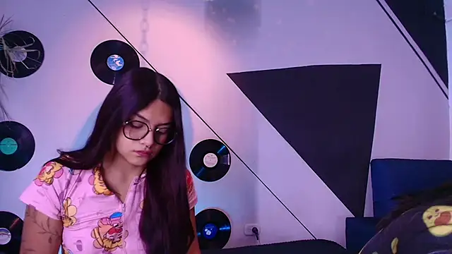 Lilith and Khloe online show from March 17, 11:25 am