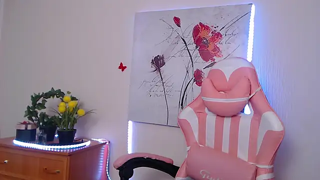 Alisawoods  online show from May 28, 12:25 pm