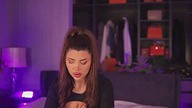 Monique Celeste online show from May 18, 4:40 am