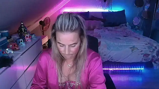 Mrs-Aurora online show from May 16, 7:02 pm