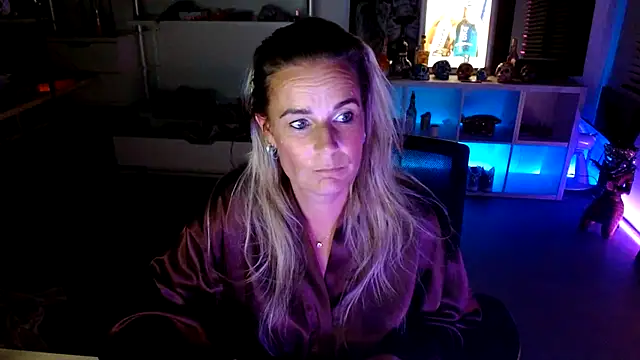 Mrs-Aurora online show from October 6, 9:52 pm