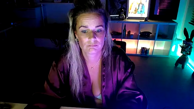 Mrs-Aurora online show from October 15, 9:06 pm