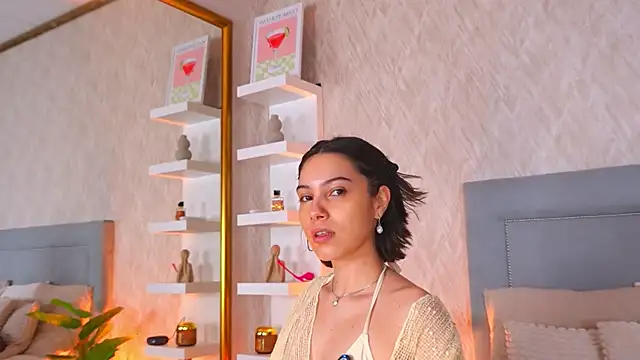 Sofy Bradd online show from May 6, 5:33 am