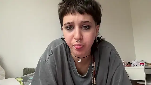NIQUE TARAXX online show from October 4, 2:11 pm