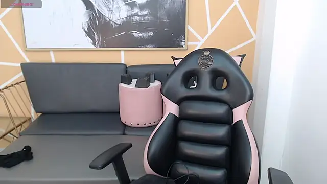 olivia russo  online show from February 9, 8:11 pm