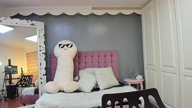 Tammy parker  online show from November 4, 9:14 am