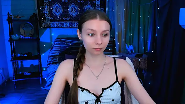 JulieDaniel online show from May 21, 9:18 am