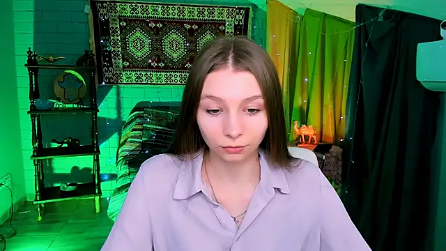 JulieDaniel online show from May 13, 9:04 am