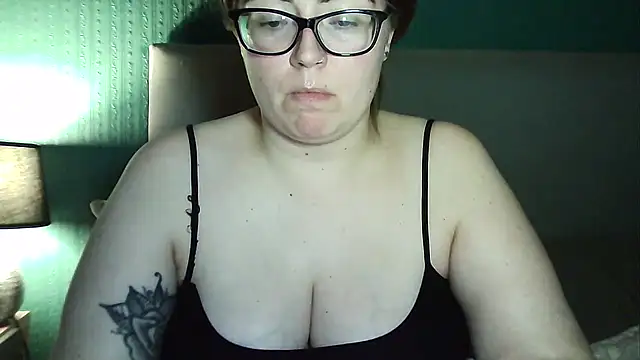 Snapshot of Curvy-BellaX chatting on September 15, 8:05 pm Curvy-BellaX online show from September 15, 8:05 pm