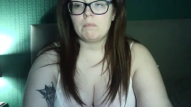 Snapshot of Curvy-BellaX chatting on October 5, 9:53 pm Curvy-BellaX online show from October 5, 9:53 pm