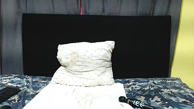 DarkBubble18 online show from September 28, 8:25 pm