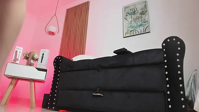 NicolWhite online show from September 26, 1:09 pm