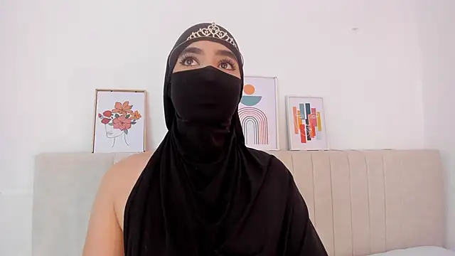 nayiraa  online show from February 6, 2:04 am