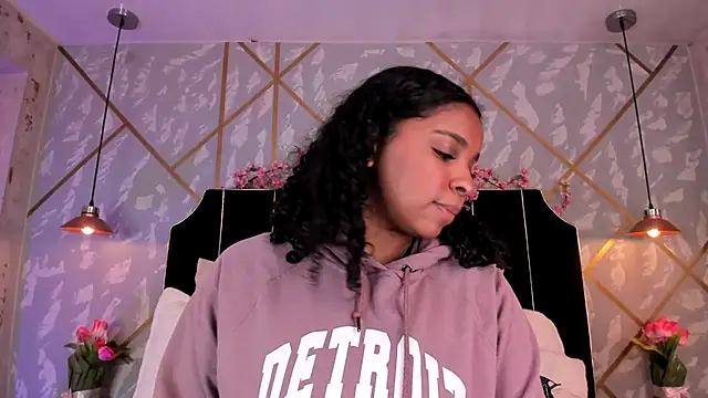 LisaMendez online show from May 9, 3:52 am