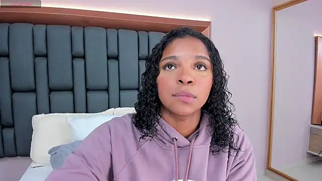 LisaMendez online show from October 18, 2:03 am