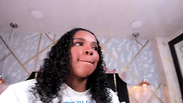 LisaMendez online show from May 1, 3:43 am