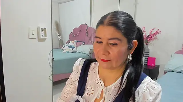 kiraGeiner online show from March 23, 9:32 pm