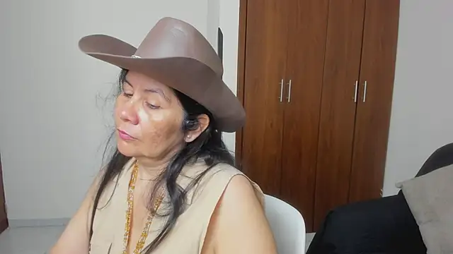 kiraGeiner online show from May 21, 1:58 am