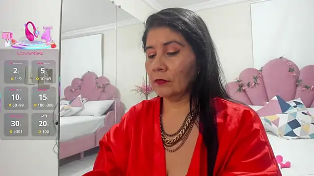 kiraGeiner online show from January 31, 8:07 pm