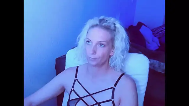 SexyJulia21 online show from May 26, 7:08 am