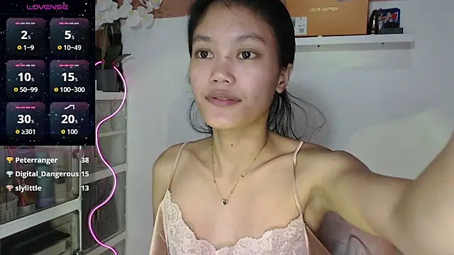 skinny gracie online show from April 8, 6:37 am