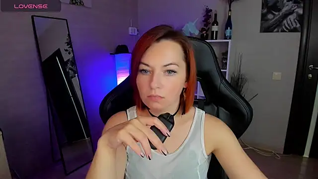 Serena Woods online show from September 24, 8:57 am