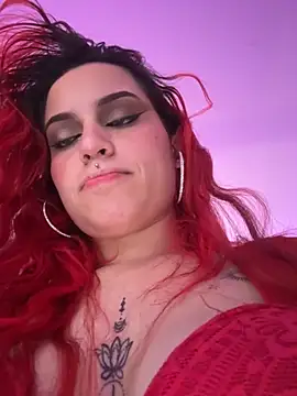 Snapshot of Sophie_red chatting on October 5, 5:23 am Sophie red online show from October 5, 5:23 am
