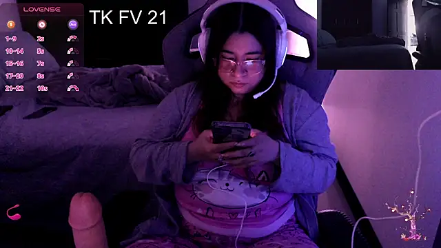 Pink girl0n online show from December 16, 6:03 pm